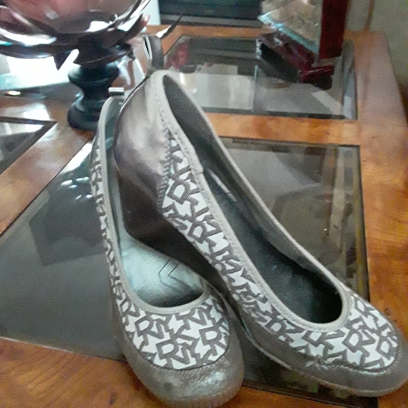 DKNY  wedged heel slip ons - Picture 4 of 4